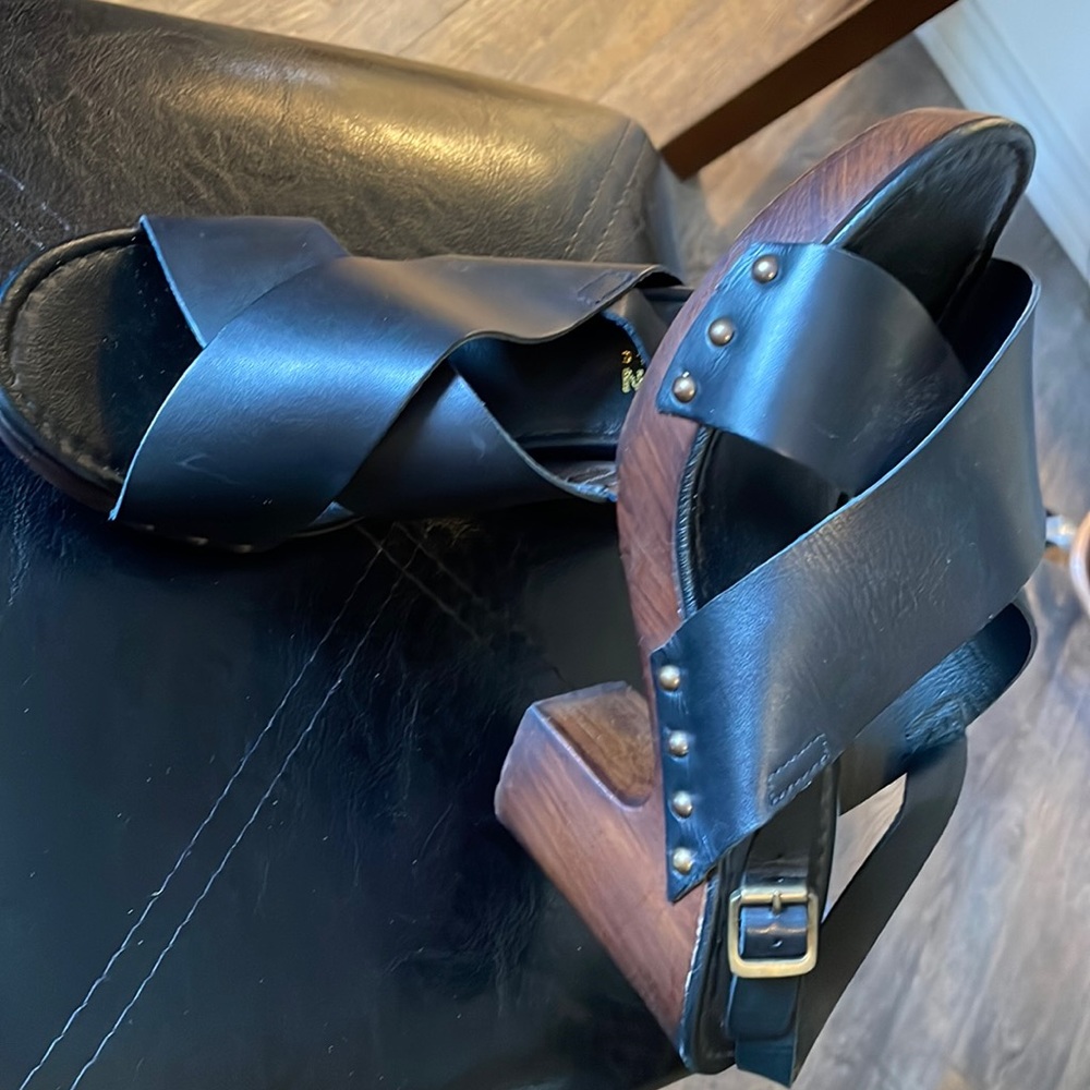 Kenneth Cole Italian Leather Sandals 8.5 US
